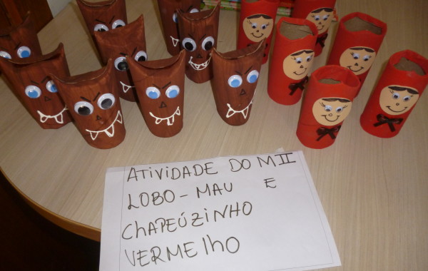 EXPOSIÇÃO DOS TRABALHOS COM O TEMA “CONTOS CLÁSSICOS”