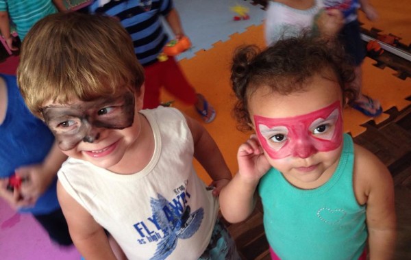 PINTURA NO ROSTO MATERNAL I