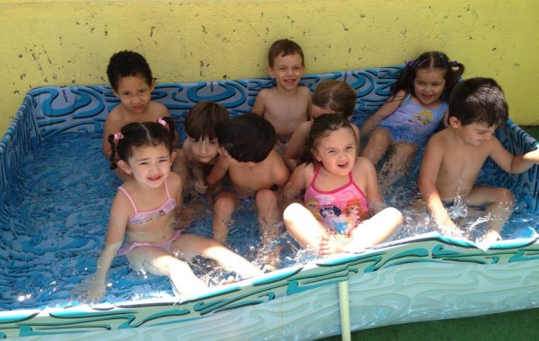 BANHO DE PISCINA NA REI ARTHUR