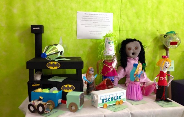 TRABALHOS REALIZADOS COM A FAMÍLIA COM MATERIAIS RECICLÁVEIS