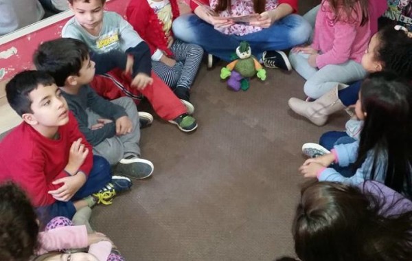 HORA DO CONTO COM A BONECA “SALADINHA” Nutricionista Marcela Silveira