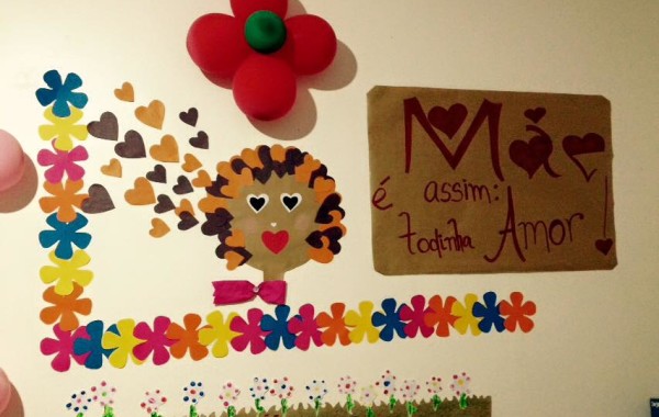 HOMENAGEM AO DIA DAS MÃES- CARTAZES DOS ALUNOS DA REI ARTHUR