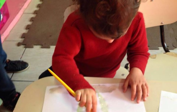 PROJETO “PEQUENOS CIENTISTAS” – Maternal III   Atividade com Tintas Naturais